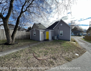 119 East Oldham Avenue - Photo Thumbnail 13