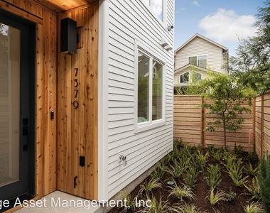 7579 N Berkeley Ave - Photo Thumbnail 10