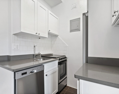 208 West 23rd Street - Photo Thumbnail 2