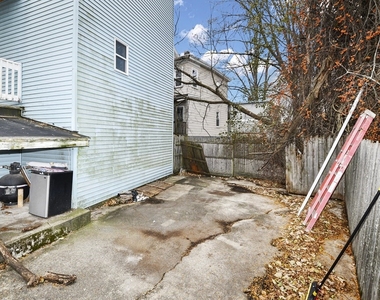 130 Barlett St - Photo Thumbnail 5