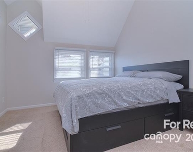 721 N Poplar Street - Photo Thumbnail 1