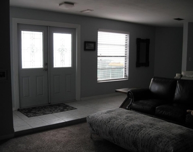 819 Lakeside Terrace - Photo Thumbnail 12