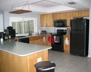 819 Lakeside Terrace - Photo Thumbnail 5