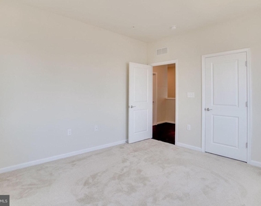 5126 Cambria Way #102 - Photo Thumbnail 21