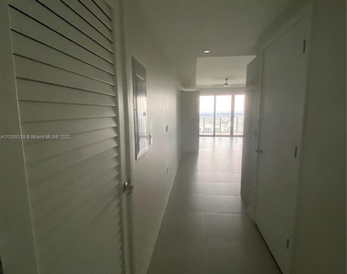 1010 Brickell Ave - Photo Thumbnail 1