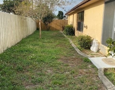 1101 Tamarac Drive - Photo Thumbnail 38