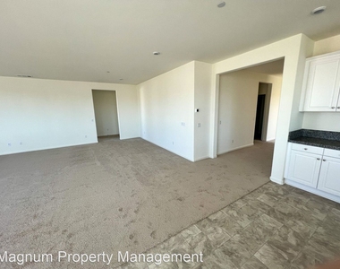 31256 Reserve Dr - Photo Thumbnail 17