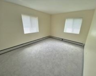 17 Winter St Apt 12 - Photo Thumbnail 8