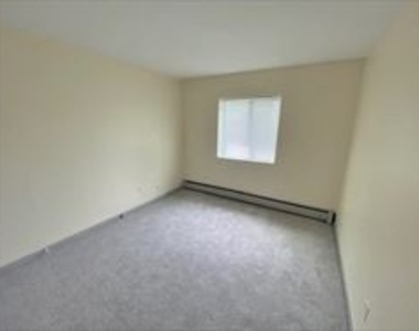 17 Winter St Apt 12 - Photo Thumbnail 7