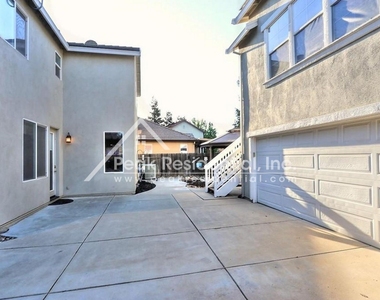 9621 Crisswell Drive - Photo Thumbnail 55