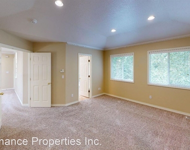 22804 Sw Pinehurst Drive - Photo Thumbnail 16