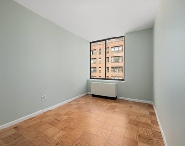 525 East 80th Street - Photo Thumbnail 12