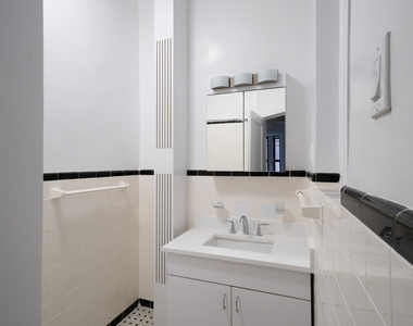 166 West 72nd Street - Photo Thumbnail 9