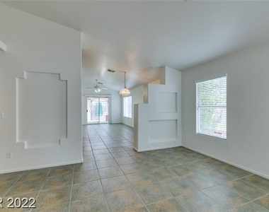 204 Zenith Point Avenue - Photo Thumbnail 21