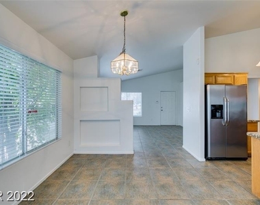 204 Zenith Point Avenue - Photo Thumbnail 29