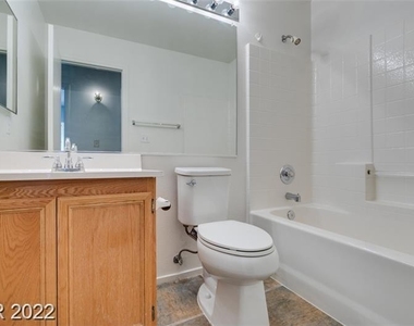 204 Zenith Point Avenue - Photo Thumbnail 18