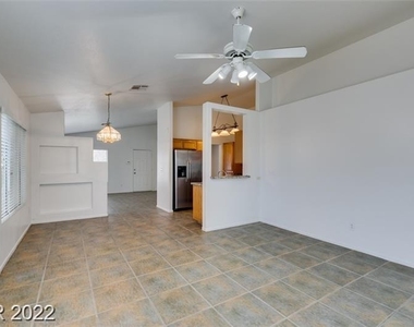 204 Zenith Point Avenue - Photo Thumbnail 24