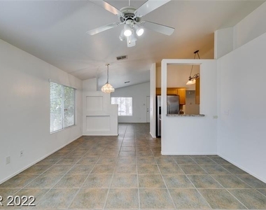 204 Zenith Point Avenue - Photo Thumbnail 22