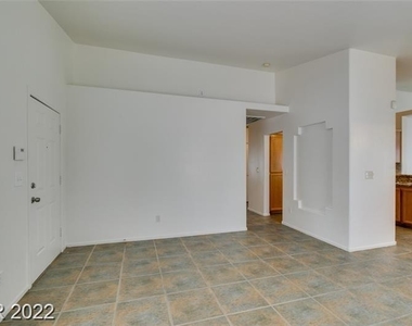 204 Zenith Point Avenue - Photo Thumbnail 8