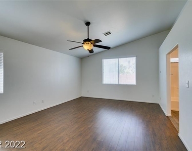 204 Zenith Point Avenue - Photo Thumbnail 16