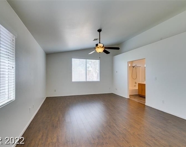 204 Zenith Point Avenue - Photo Thumbnail 15