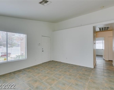 204 Zenith Point Avenue - Photo Thumbnail 9