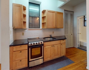 246 West 22nd Street - Photo Thumbnail 3