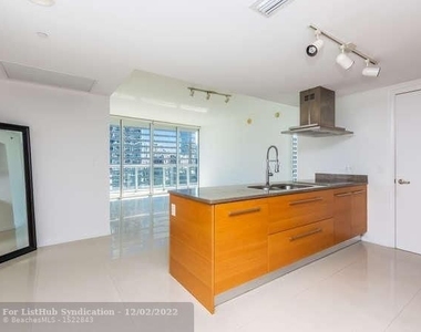 495 Brickell Ave - Photo Thumbnail 13