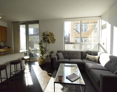 421 W Huron Street - Photo Thumbnail 7