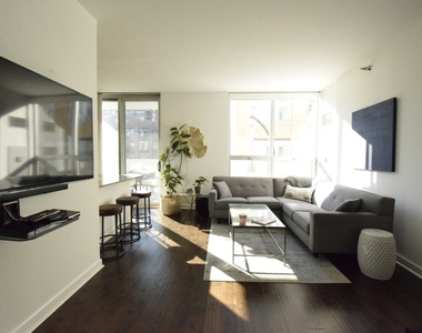 421 W Huron Street - Photo Thumbnail 5