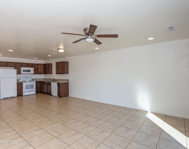 4781 N Lone Cactus Drive - Photo Thumbnail 3