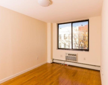 924 Metropolitan Avenue - Photo Thumbnail 4