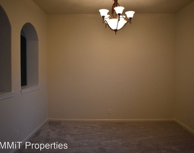 220 Sage Sparrow Circle - Photo Thumbnail 3