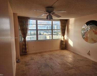 18041 Biscayne Blvd Apt 1203 - Photo Thumbnail 6