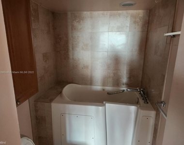 18041 Biscayne Blvd Apt 1203 - Photo Thumbnail 4