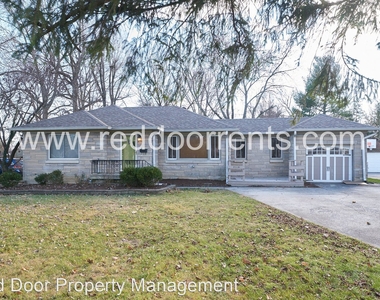 1119 Southview Dr - Photo Thumbnail 0