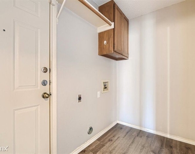 11213 Meadow Ln Unit - Photo Thumbnail 13