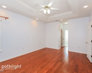 2104 Larks Court Unit - Photo Thumbnail 8