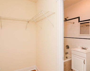 2649 N. Spaulding, Unit 2e - Photo Thumbnail 15