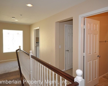 1071 Woodcrest Lane - Photo Thumbnail 12