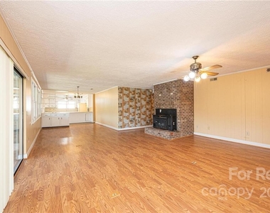 5023 Addison Lane - Photo Thumbnail 4