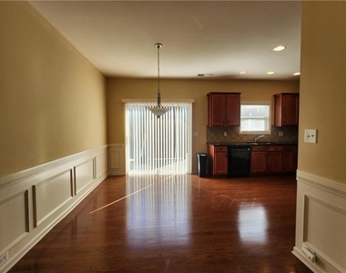 308 Knelston Oak Drive - Photo Thumbnail 2