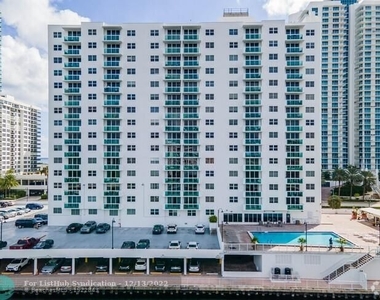 3000 S Ocean Dr - Photo Thumbnail 0