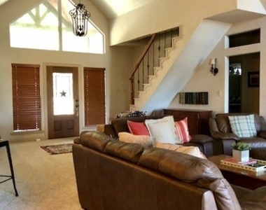 893 Riviera Dr - Photo Thumbnail 15