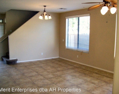 3124 S Lois Ln - Photo Thumbnail 2