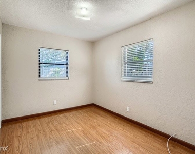 540 Florida Circle South Unit - Photo Thumbnail 8