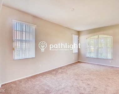 315 Suncrest Ct Unit - Photo Thumbnail 4