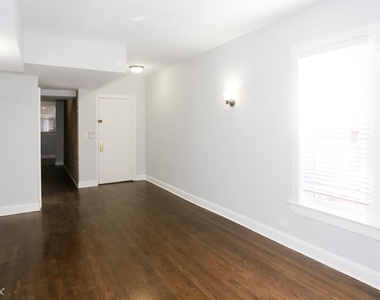 1106 W. Glenlake, Unit 4 - Photo Thumbnail 7