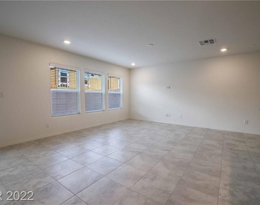 8176 Calpena Avenue - Photo Thumbnail 10