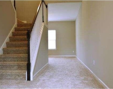 124 Oakmont Drive - Photo Thumbnail 2